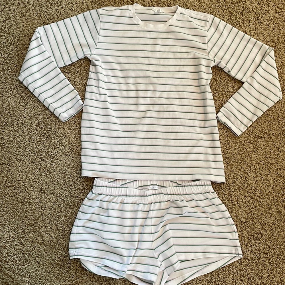 EUC Lake 100% Peruvian Pina cotton long-sleeve short pj set